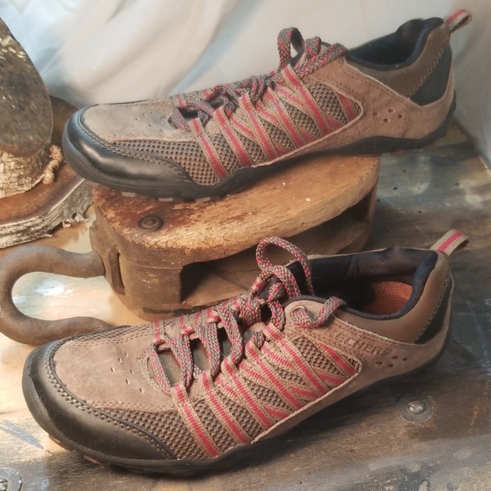 Skechers - Picture 2 of 4